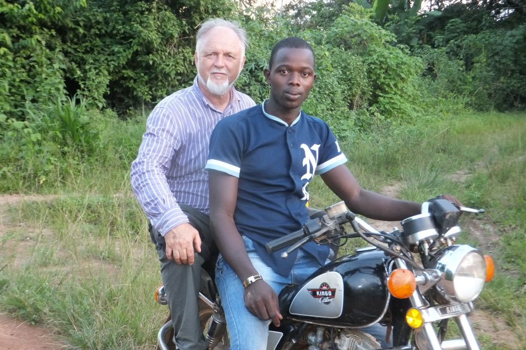 Bij Samy op de motor.