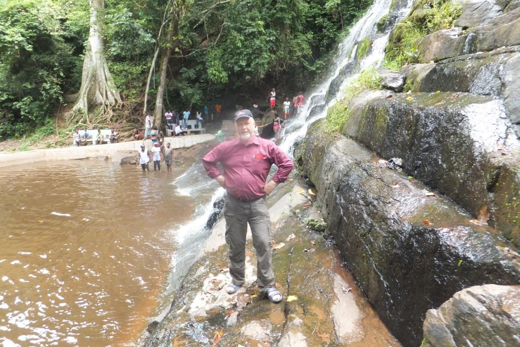 Even opfrissen bij de waterval van Man.